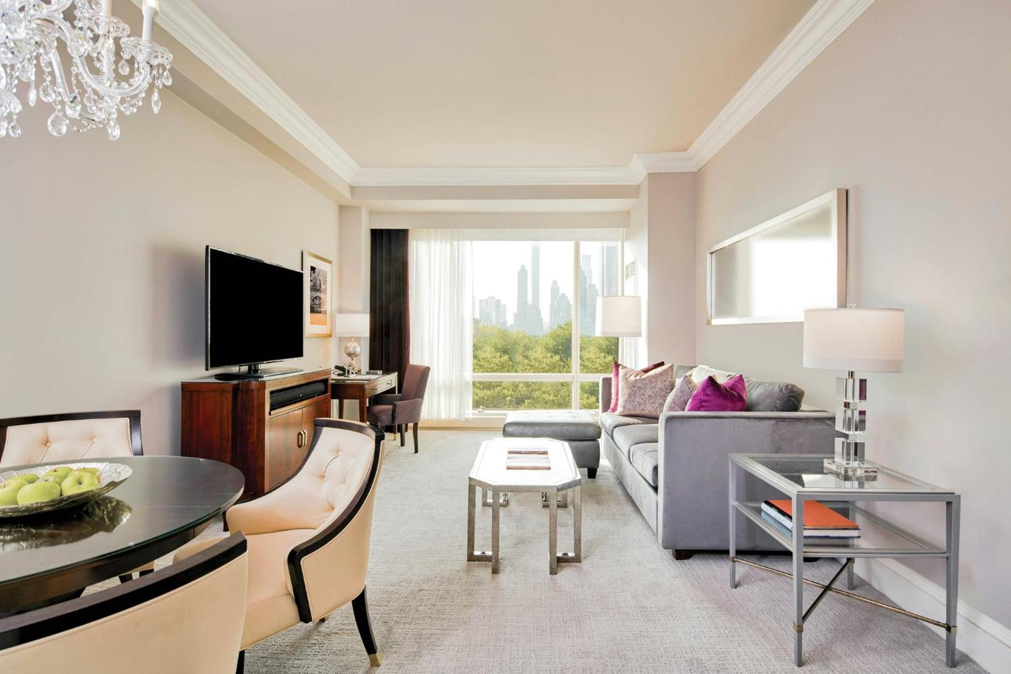 Executive One-Bedroom Suite City View