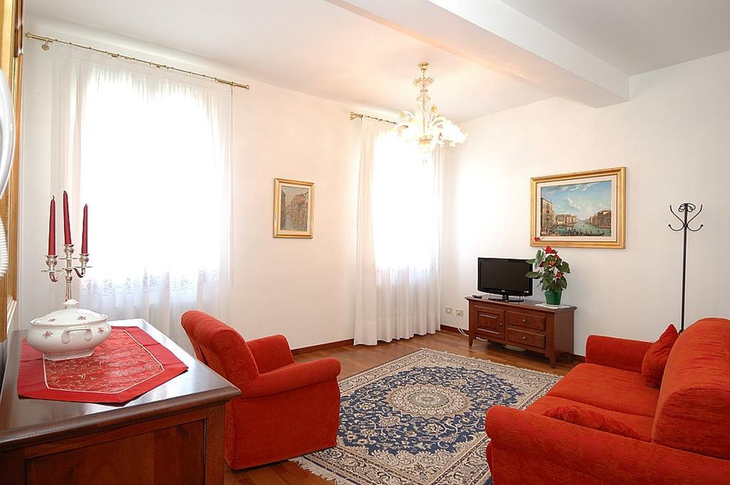 Suite met 2 Slaapkamers en Uitzicht op Gracht