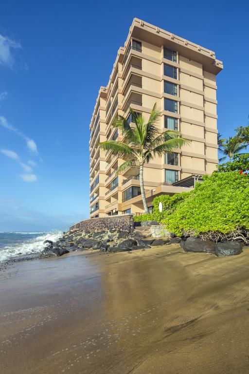 Corner One-Bedroom Apartment with Balcony and Oceanfront View