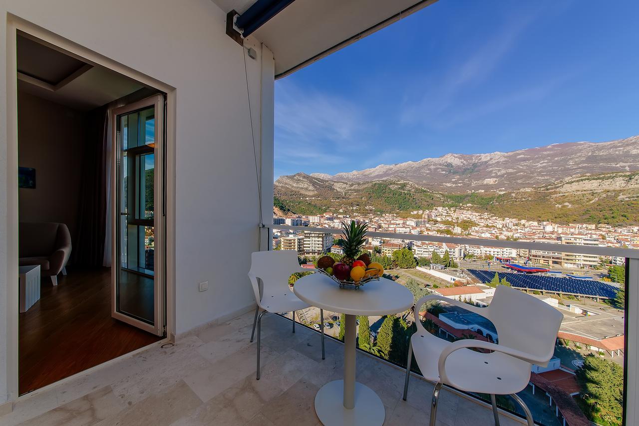 One-Bedroom Apartment with Terrace,1219609600:JPEG