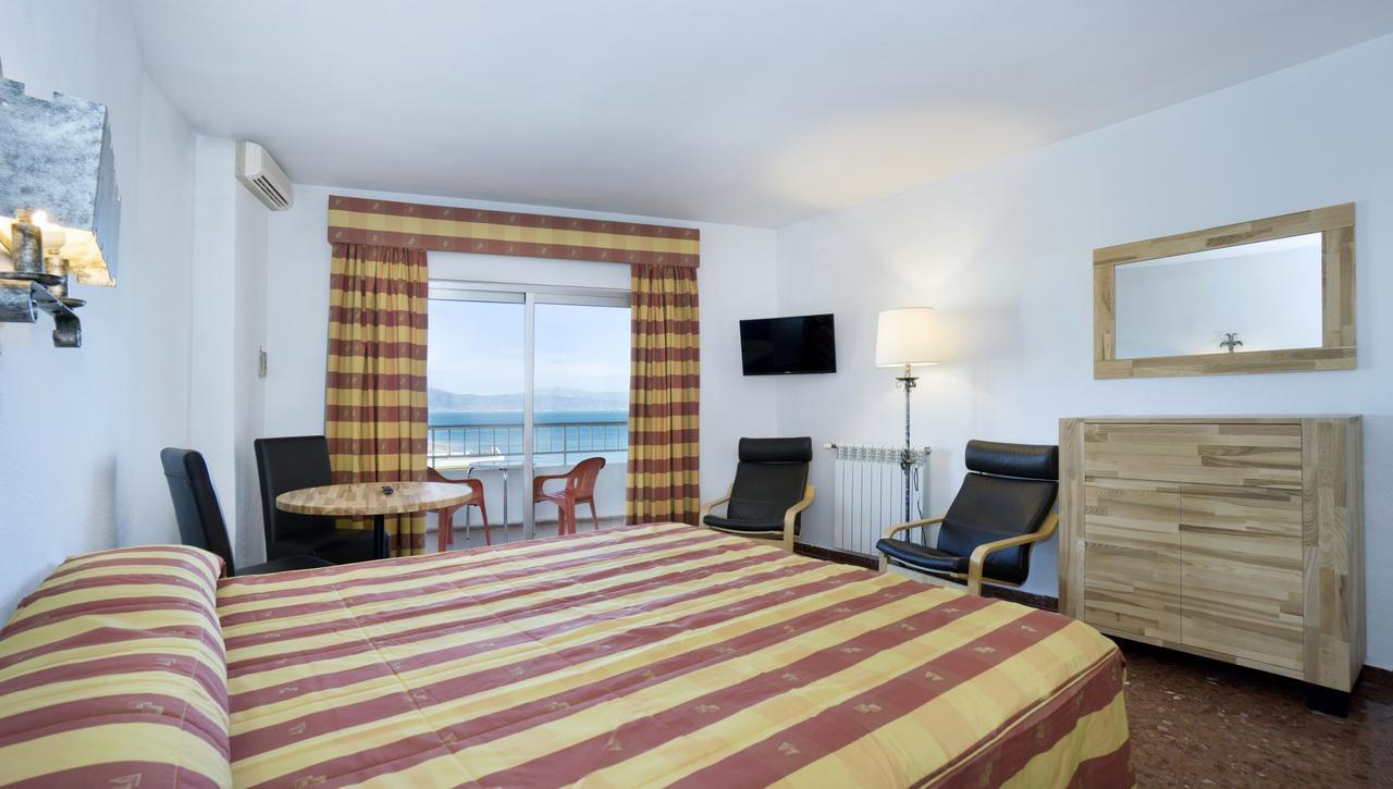 Estudio con vistas laterales al mar (1-2 adultos)