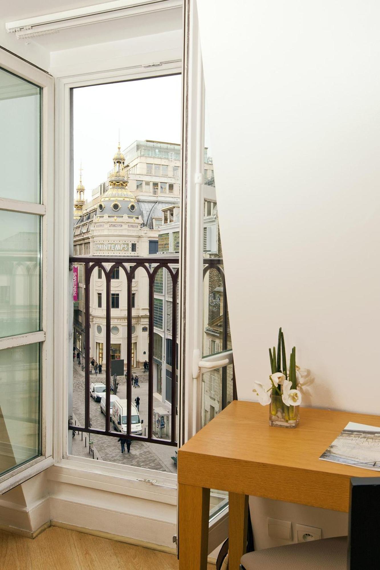 Estudio formado por 2 habitaciones comunicadas (2 adultos + 2 niños)
