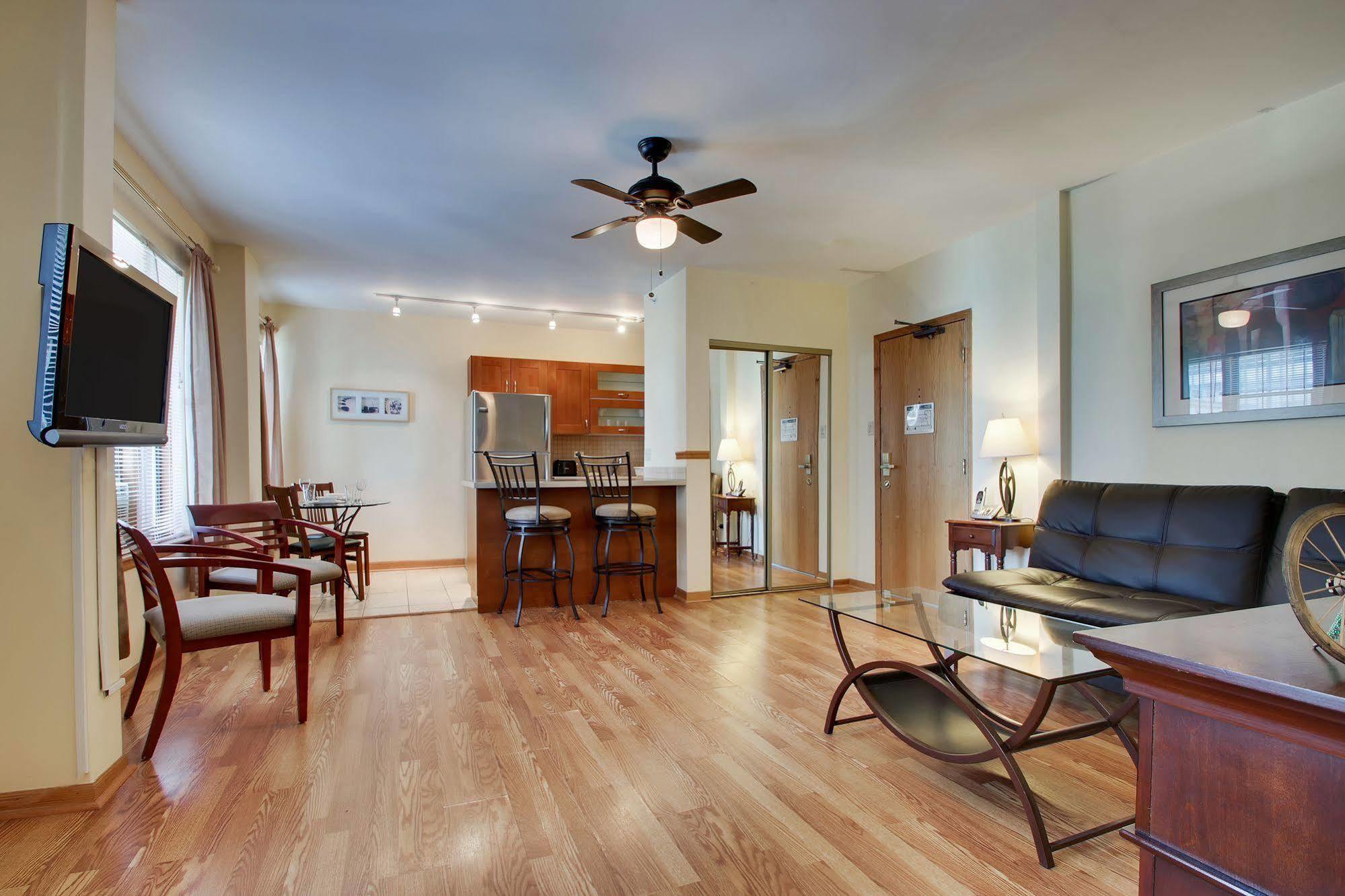 One-Bedroom Queen Suite