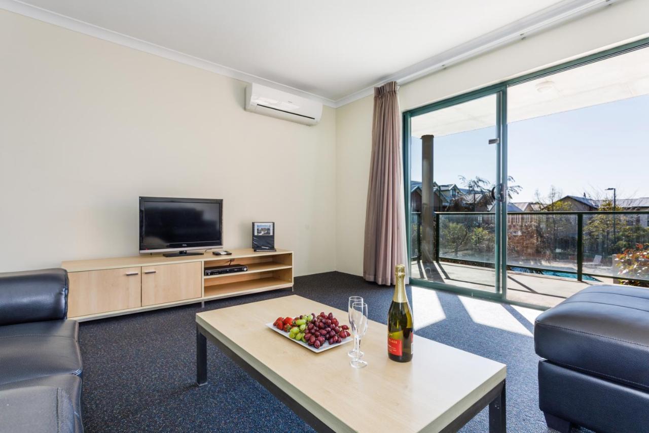 One-Bedroom Apartment,735872554:JPEG
