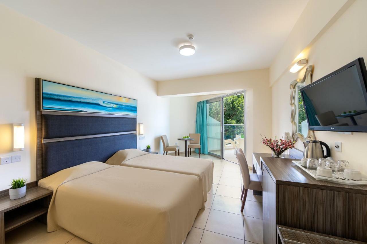 Double or Twin Room Side Sea View