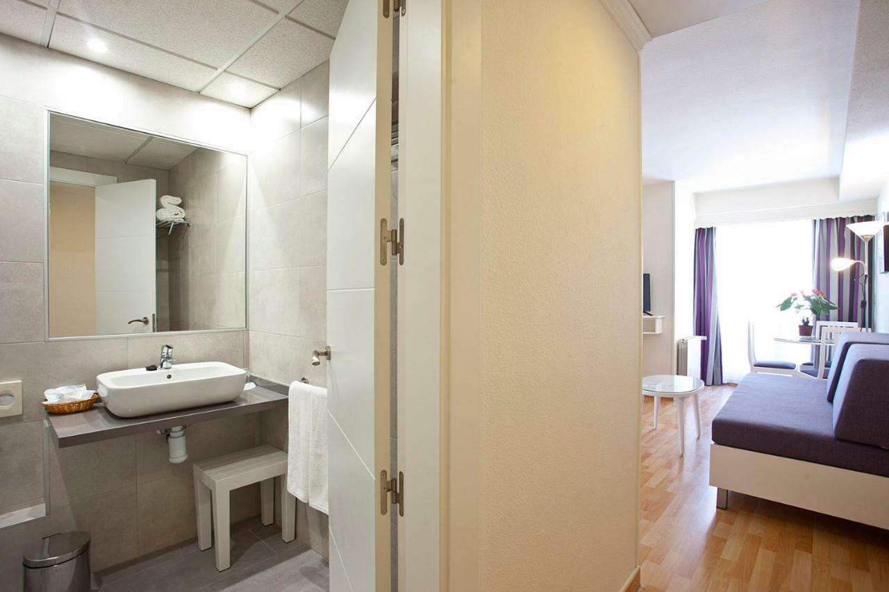 One-Bedroom Apartment,1111833825:JPEG