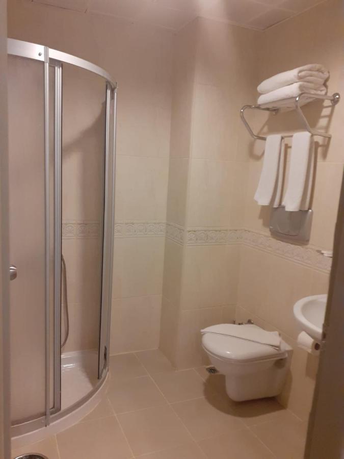Economy Triple Room,955850620:JPEG