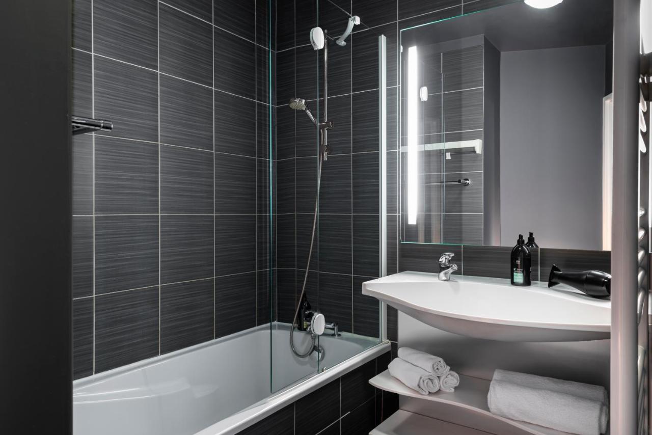 Studio (2 Adults),1274037262:JPEG