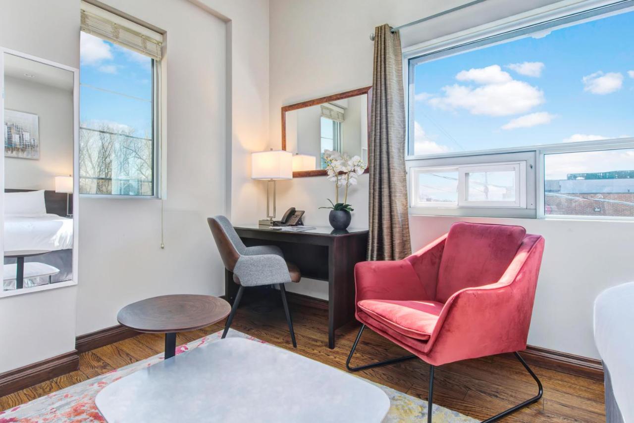 Deluxe Suite,988219210:JPEG