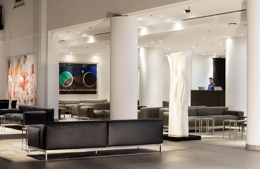 Estrel Hotel-1