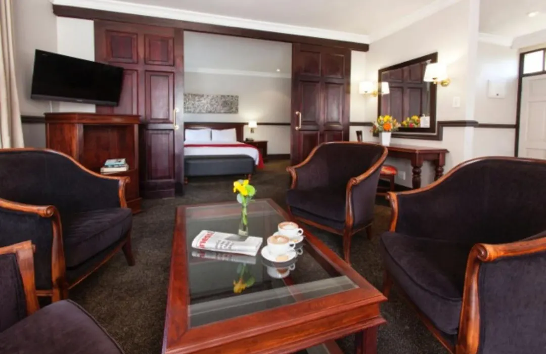 Court Classique Suite Hotel-1