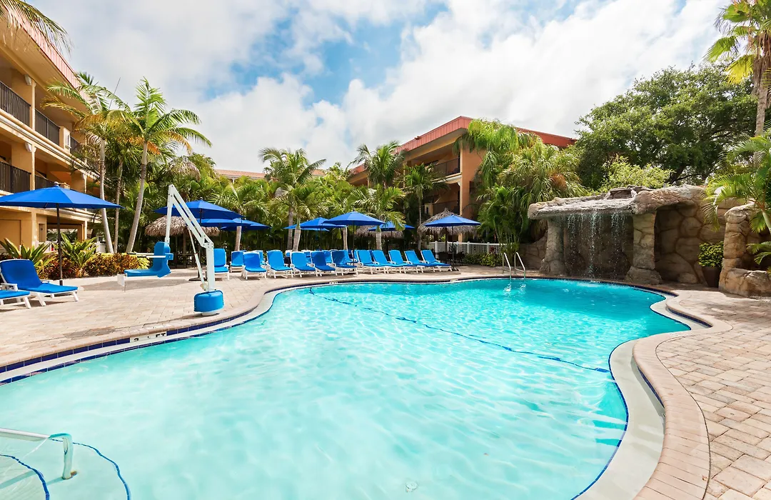 Coconut Cove All-Suite Hotel-1