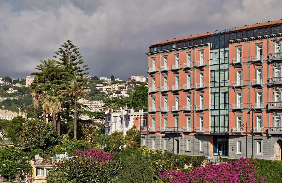 De Bonart Naples, Curio Collection By Hilton-1
