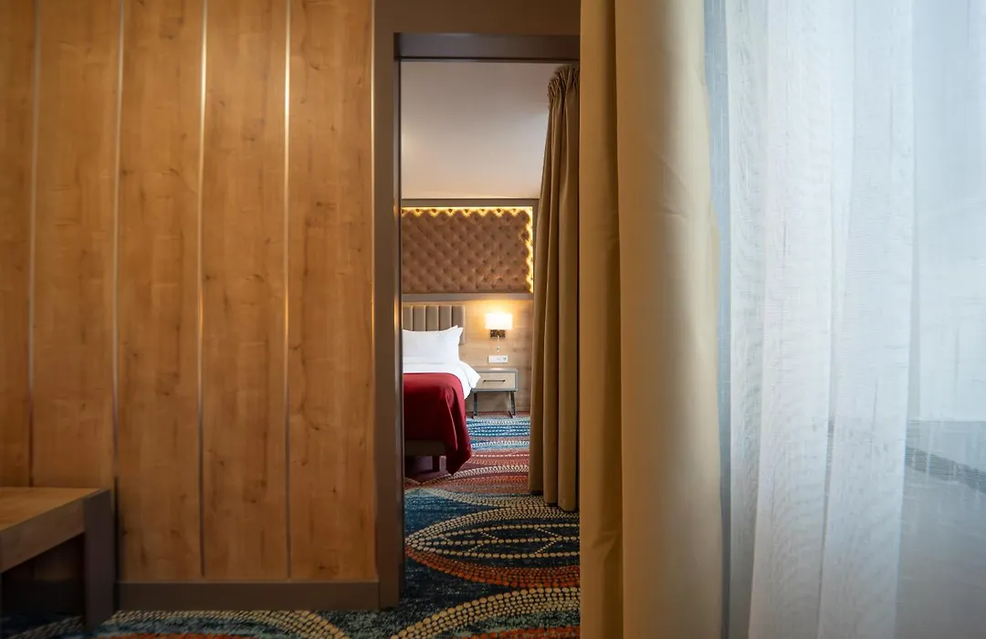 Art Hotel Rotterdam-Fully Renovated-1