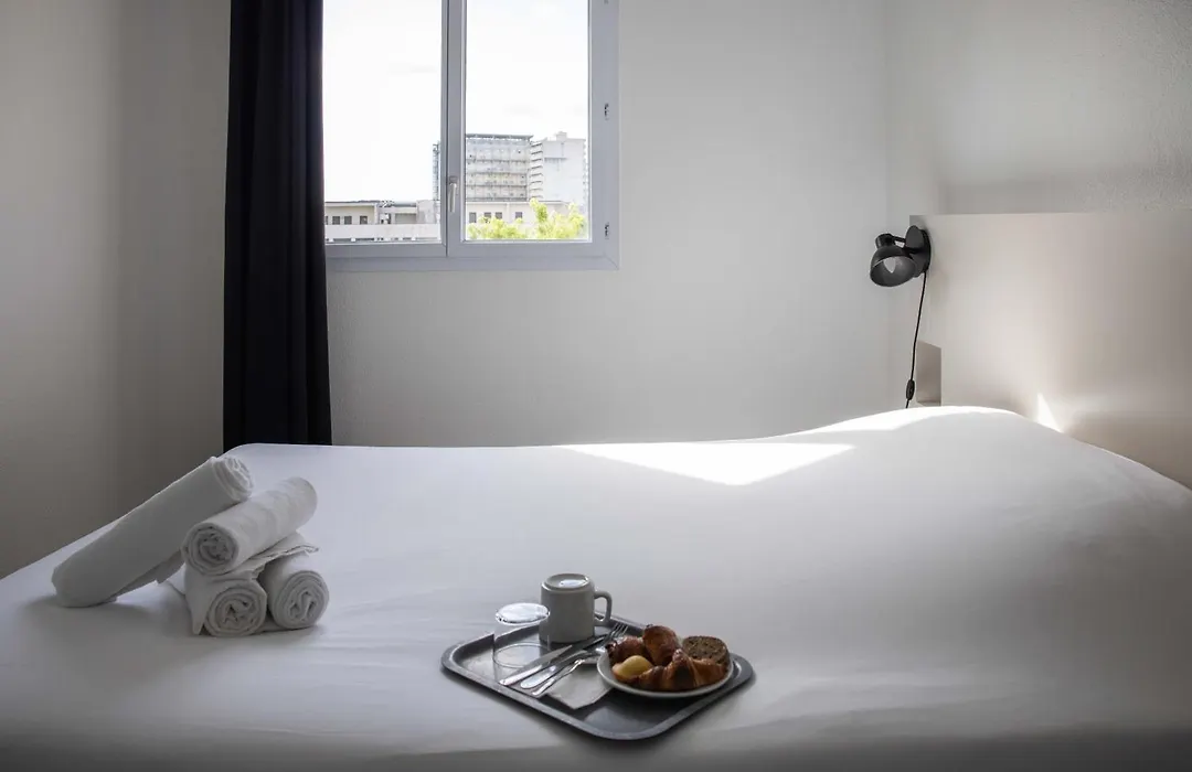Ténéo Apparthotel Bordeaux - Gare Saint Jean-1