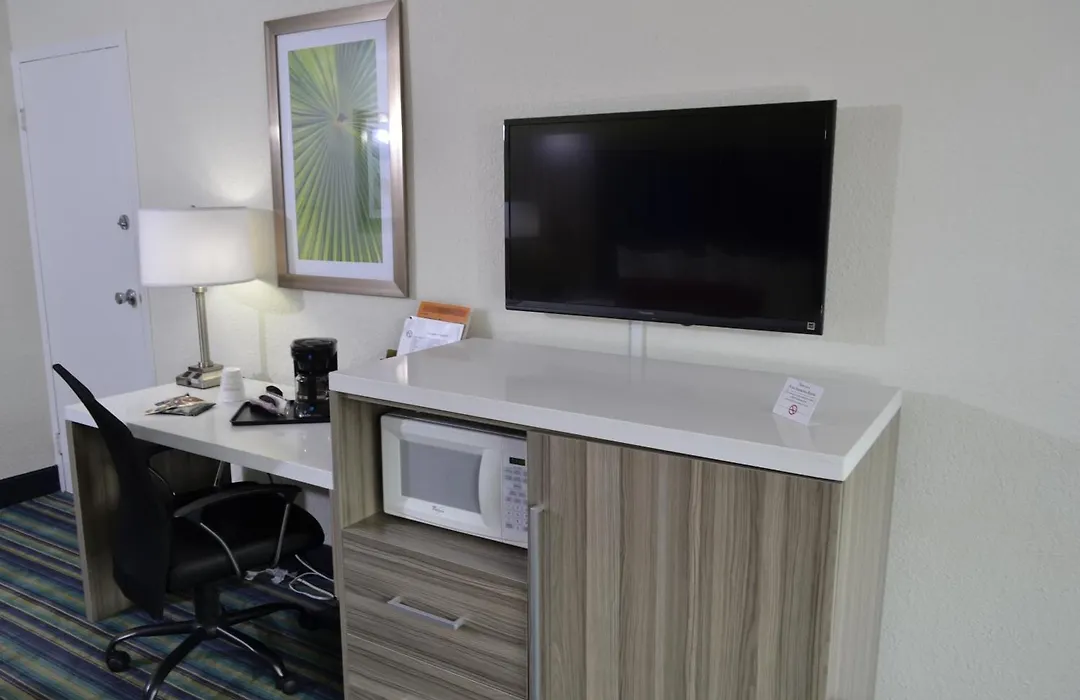 Ramada By Wyndham Fort Lauderdale Airport/Cruise Port-1