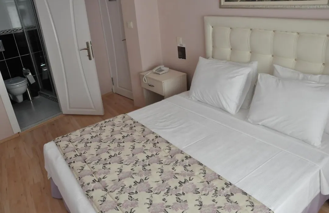 Huxley Hotel And Aparts Old City-1