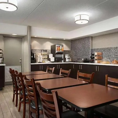 Travelodge By Wyndham Toronto East-2