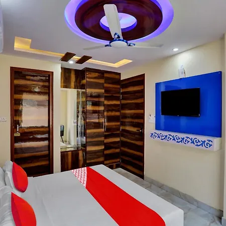 Hotel O Metro Height'S Near Nangloi Railway Metro Station-3
