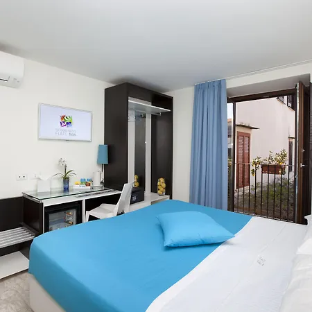 Sorrento Flats-2