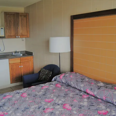 Derrick Motel-2