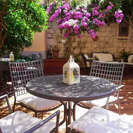 Boutique Guest Accommodation Zephyrus-2