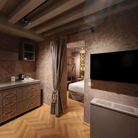 Hotel Antiche Figure-3