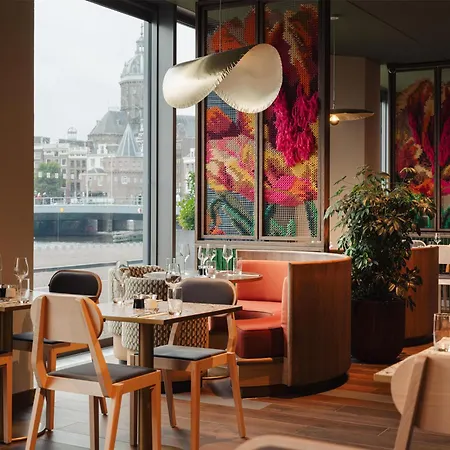 Doubletree By Hilton Amsterdam Centraal Station-2