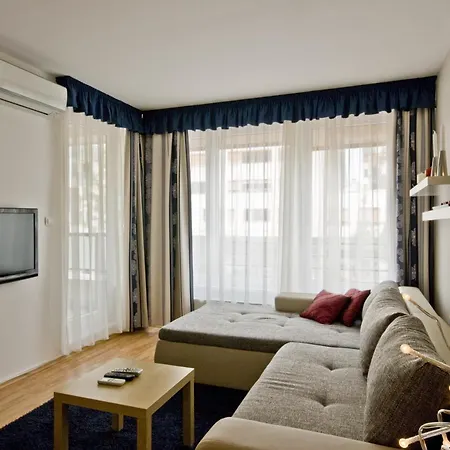 Corvin Lux Aparthotel-3