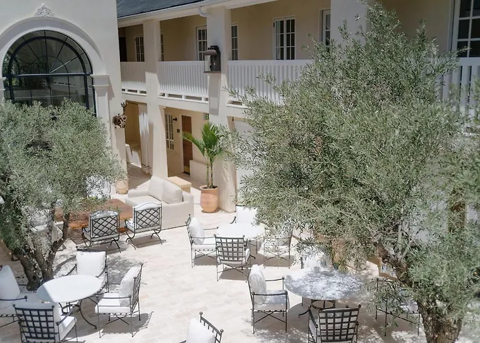 Cara Hotel