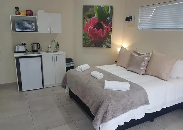 Sharon'S House: Modern Self-Catering Rooms