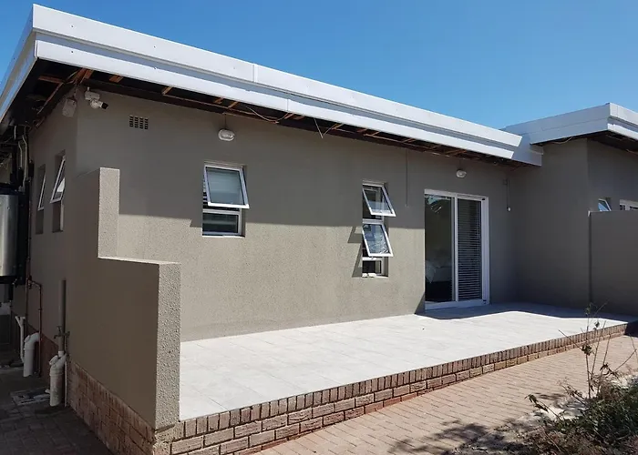Sharon'S House: Modern Self-Catering Rooms