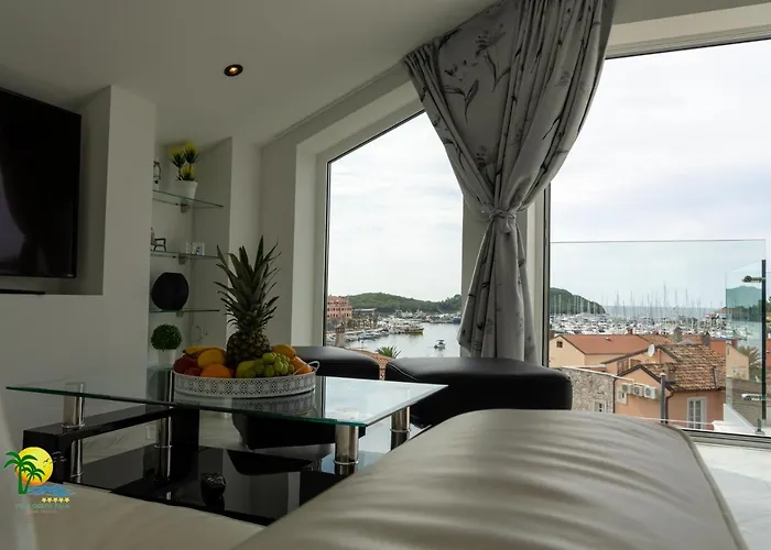 Villa Green Palm