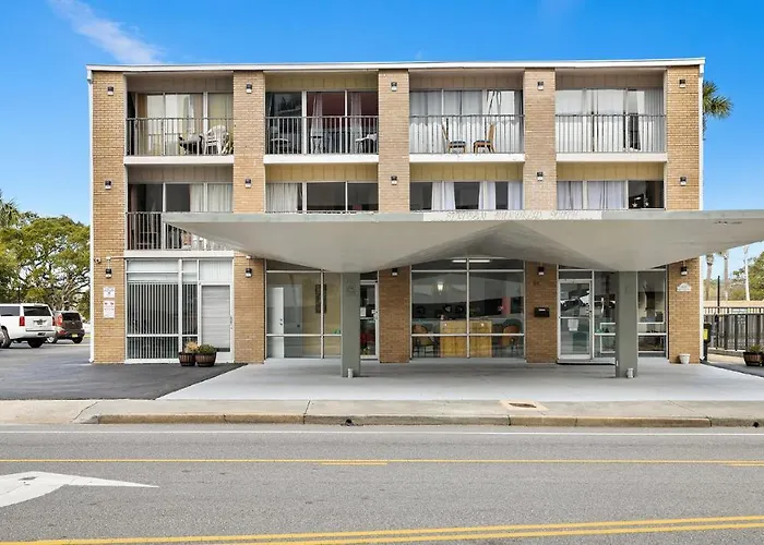 Hotel near College: 1600 South Ocean Boulevard