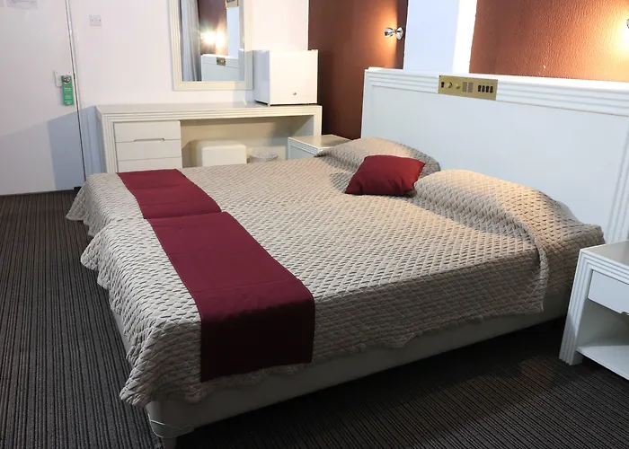 Cheap hotel: King'S Hotel