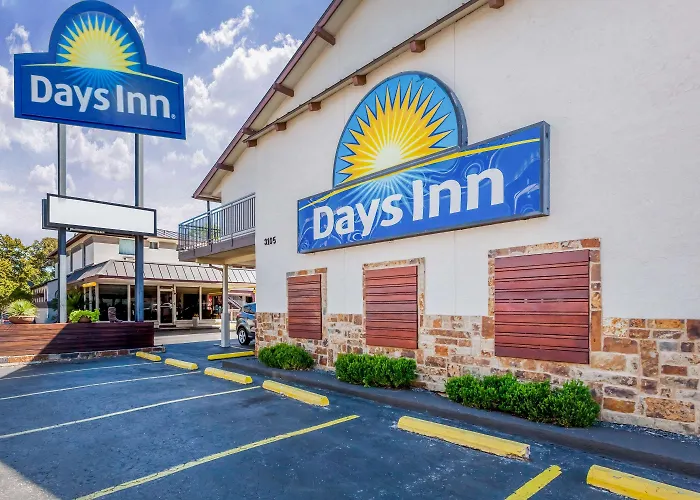 Central hotel: Days Inn By Wyndham Austin/University/Downtown