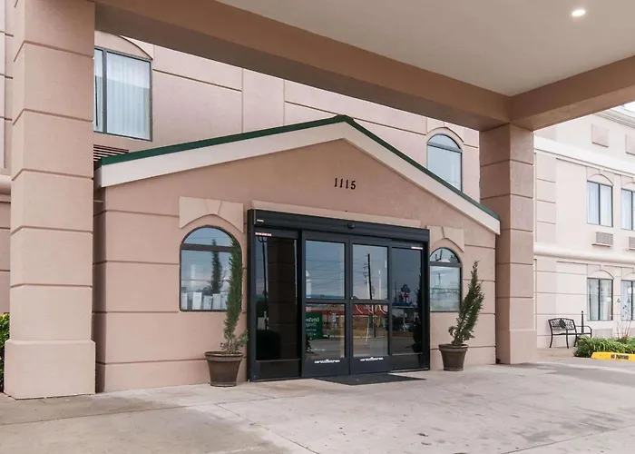 Hotel with pool: Comfort Inn North Conroe