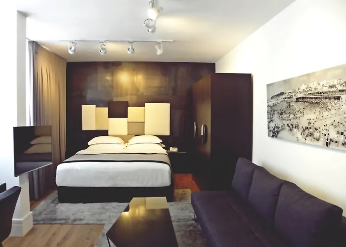 5 star hotels Alexander