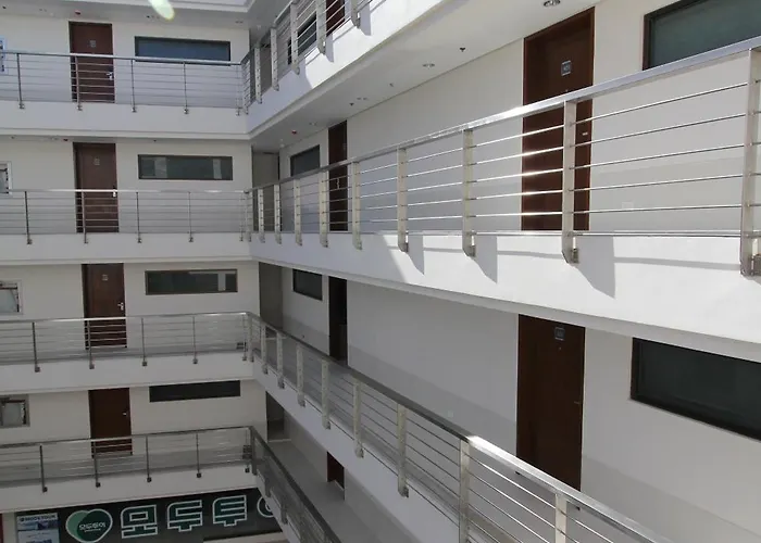 Crown Regency Courtyard Resort