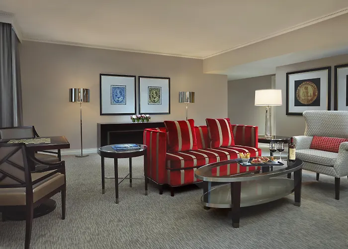 Beach hotel: The Omni King Edward Hotel