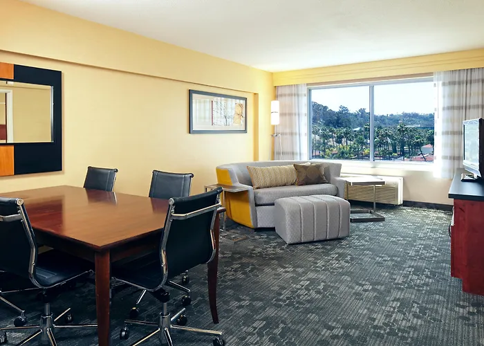 Pet Friendly hotel: Courtyard By Marriott San Diego Mission Valley/Hotel Circle
