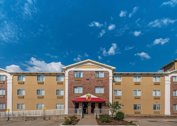 Super 8 By Wyndham Denton
