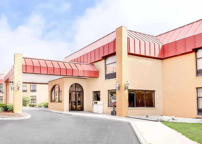 Days Inn & Suites By Wyndham Kalamazoo