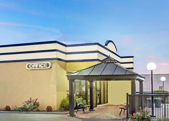 Days Inn By Wyndham Norfolk Military Circle