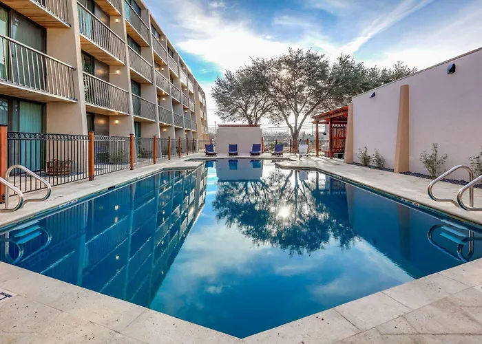 Ramada By Wyndham Austin South