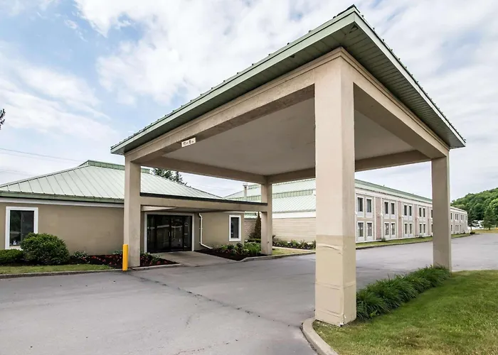 Hotel with view: Clarion Inn & Suites Cortland - University Area