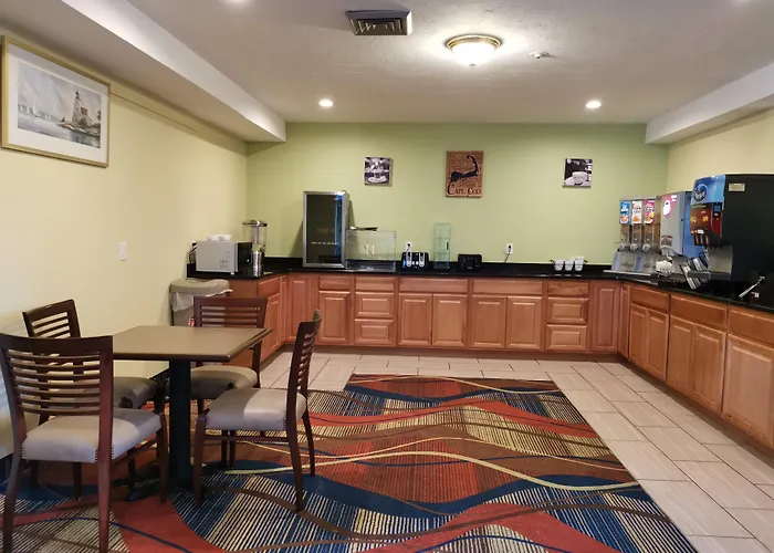 Motel: The Mariner Resort Cape Cod By The Red Collection