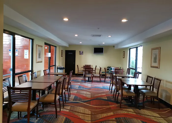 Motel: The Mariner Resort Cape Cod By The Red Collection