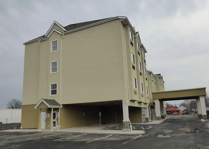 Romantic hotel: Microtel Inn & Suites By Wyndham Niagara Falls