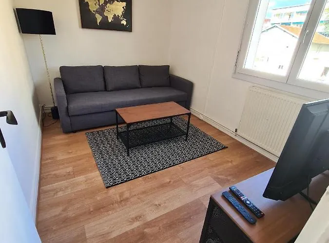 T2 Renove Avec Parking Gratuit Sur Place